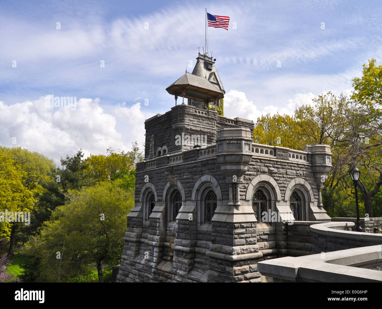 Un piccolo castello di Central Park a Manhattan di New York City è un attrazione per molti durante l'estate. Foto Stock