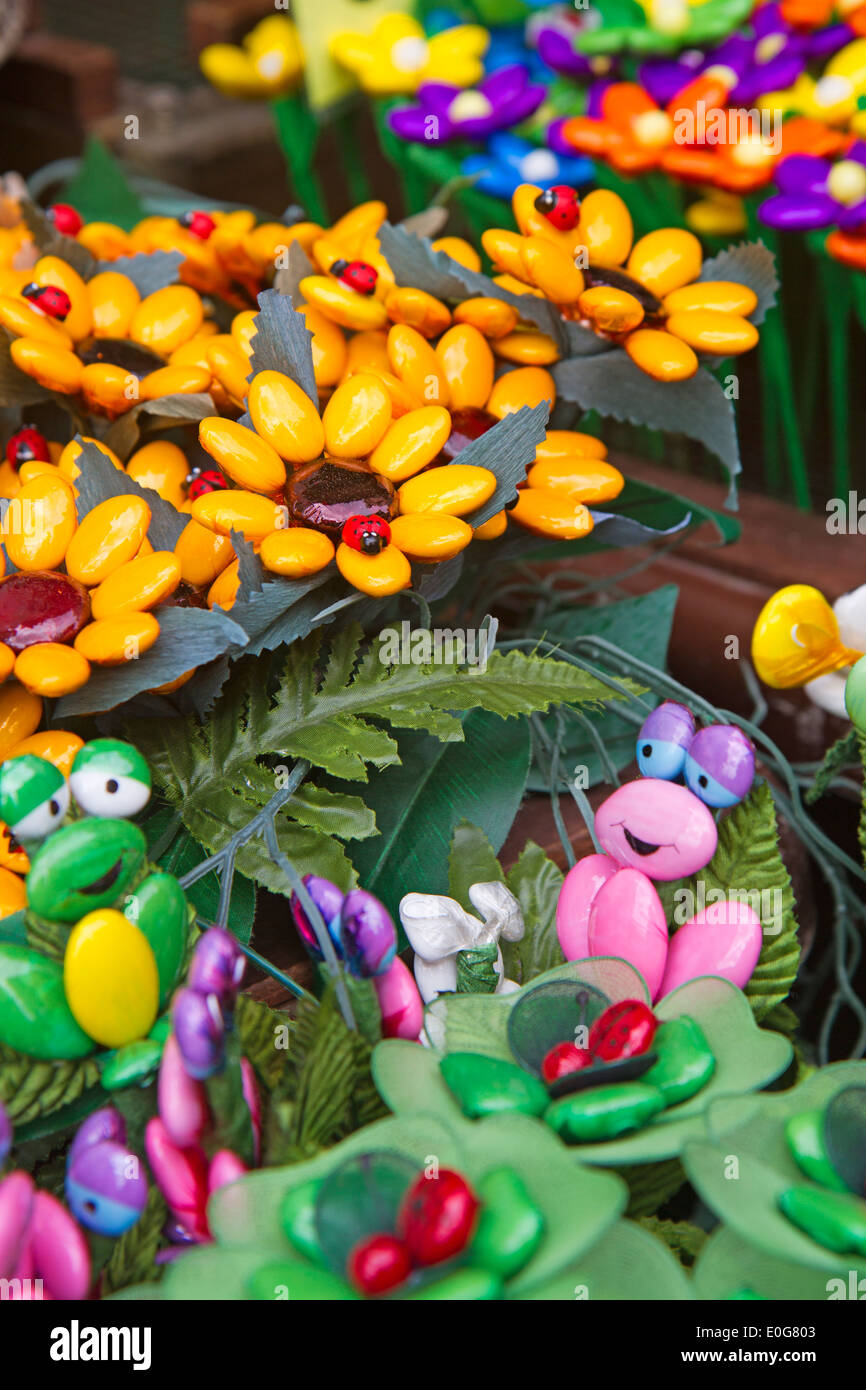 Confetti - conosciuto localmente come coriandoli - a Sulmona Foto Stock