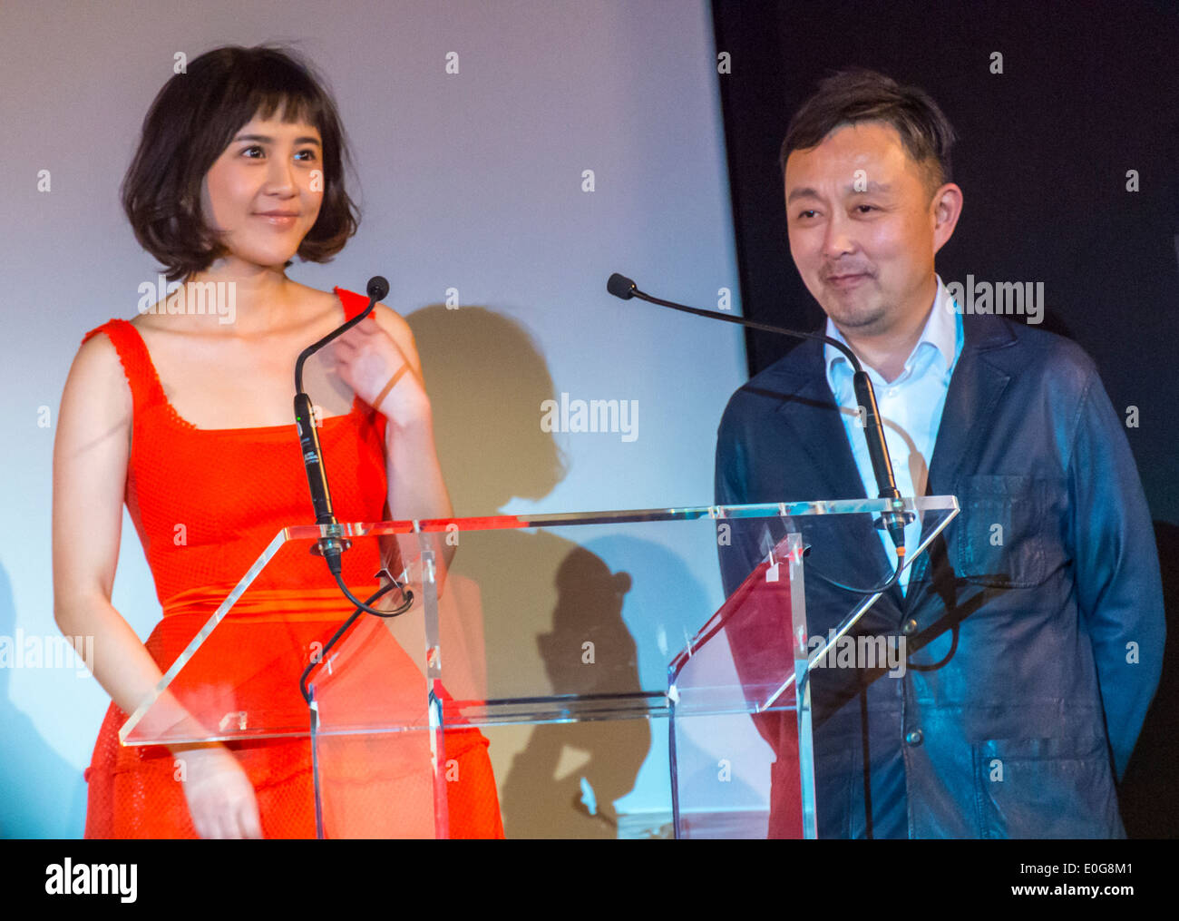 Parigi, Francia, il 4° Festival del Cinema Cinese in Francia è stato inaugurato al Gaumont Cin-ema sugli Champs-Ely-Sees con l'attrice cinese Xia Zitong nell'apertura dell'evento. le donne nel cinema Foto Stock