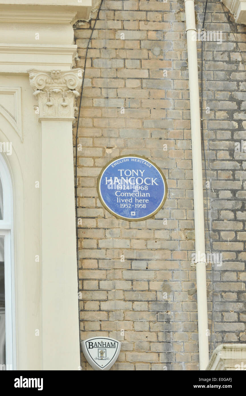 Queens Gate, Londra, Regno Unito. La targa blu posto all'indirizzo dove il comico Tony Hancock vissuto dal 1952-58. Credito: Matteo Chattle/Alamy Live News Foto Stock