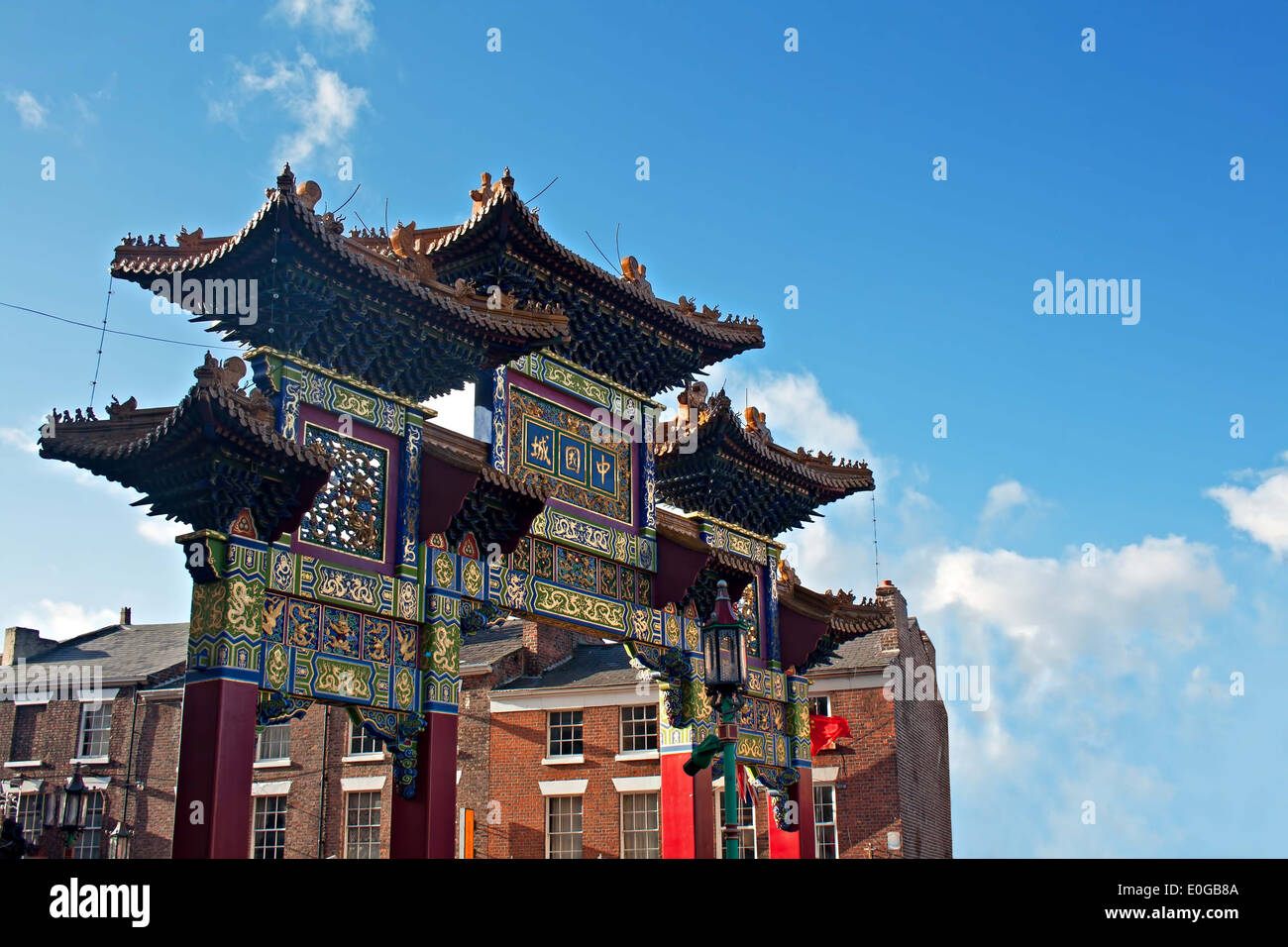 Arco cinese, all'ingresso del quartiere Chinatown di Liverpool Regno Unito 2014 Foto Stock