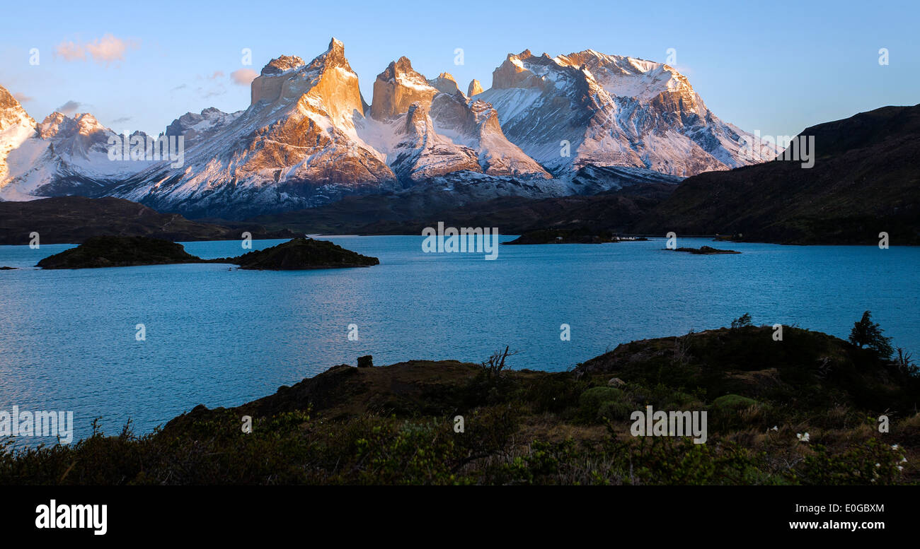 Le Corna del Paine (Cuernos del Paine) massiccio. Parco Nazionale di Torres del Paine. La Patagonia. Cile Foto Stock