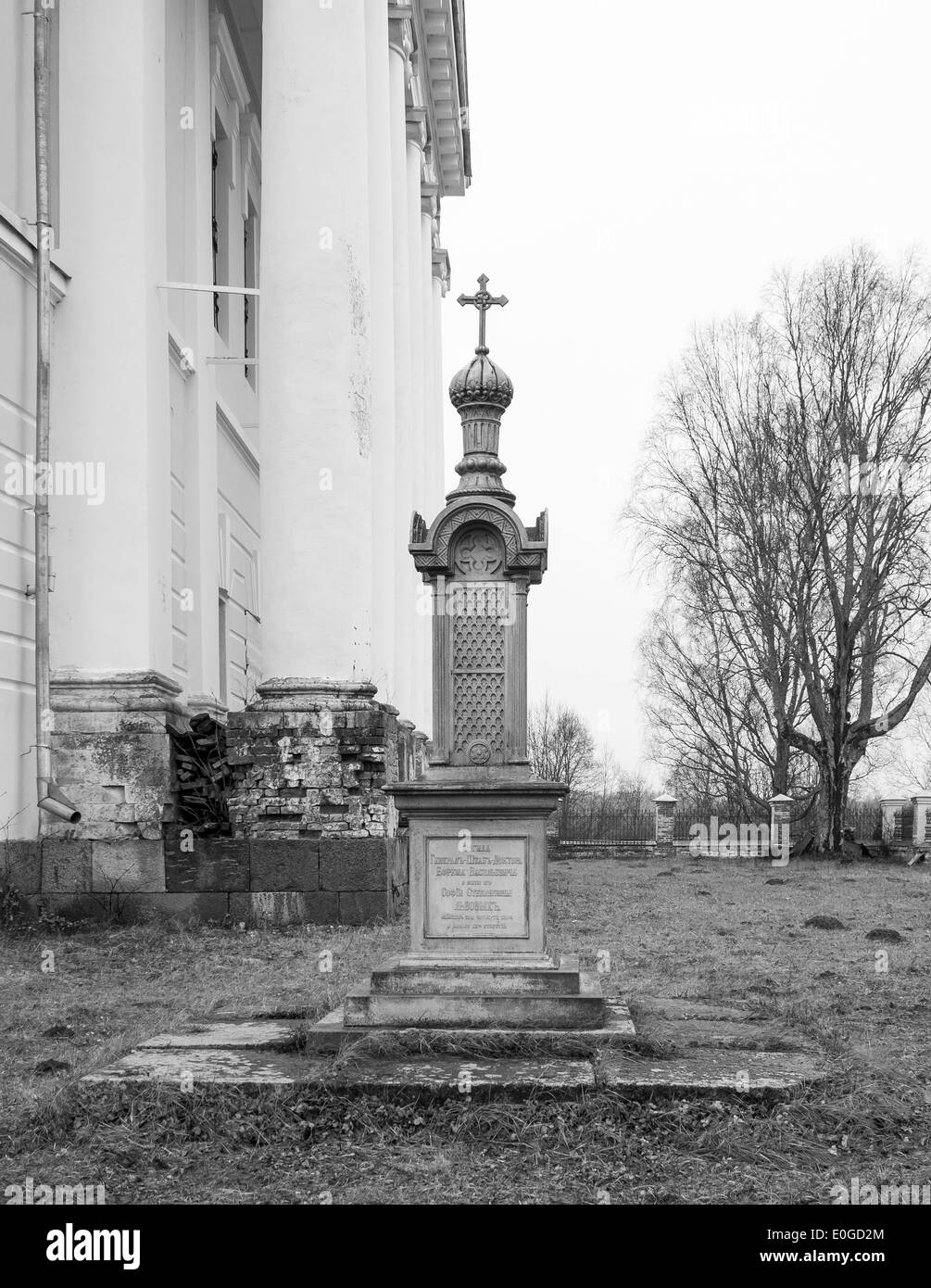 Un monumento sulla tomba del dottor E.V.A. Lvova alla Chiesa della Resurrezione Foto Stock