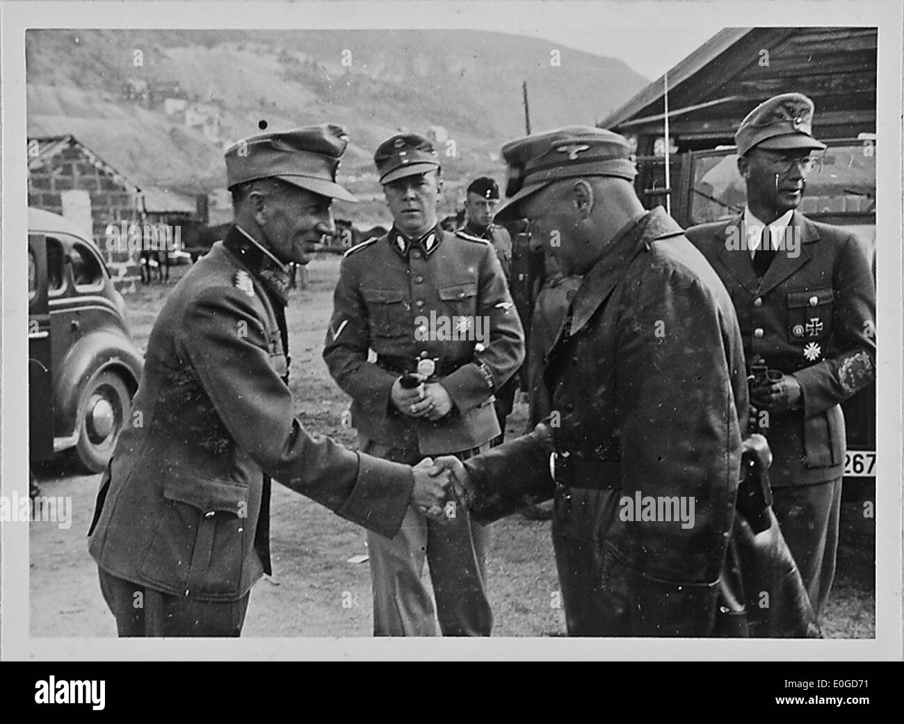 Questa fotografia cattura il viaggio in alta, Norvegia, durante la seconda guerra mondiale. L'immagine mette in evidenza il paesaggio storico e il contesto militare del periodo. Foto Stock
