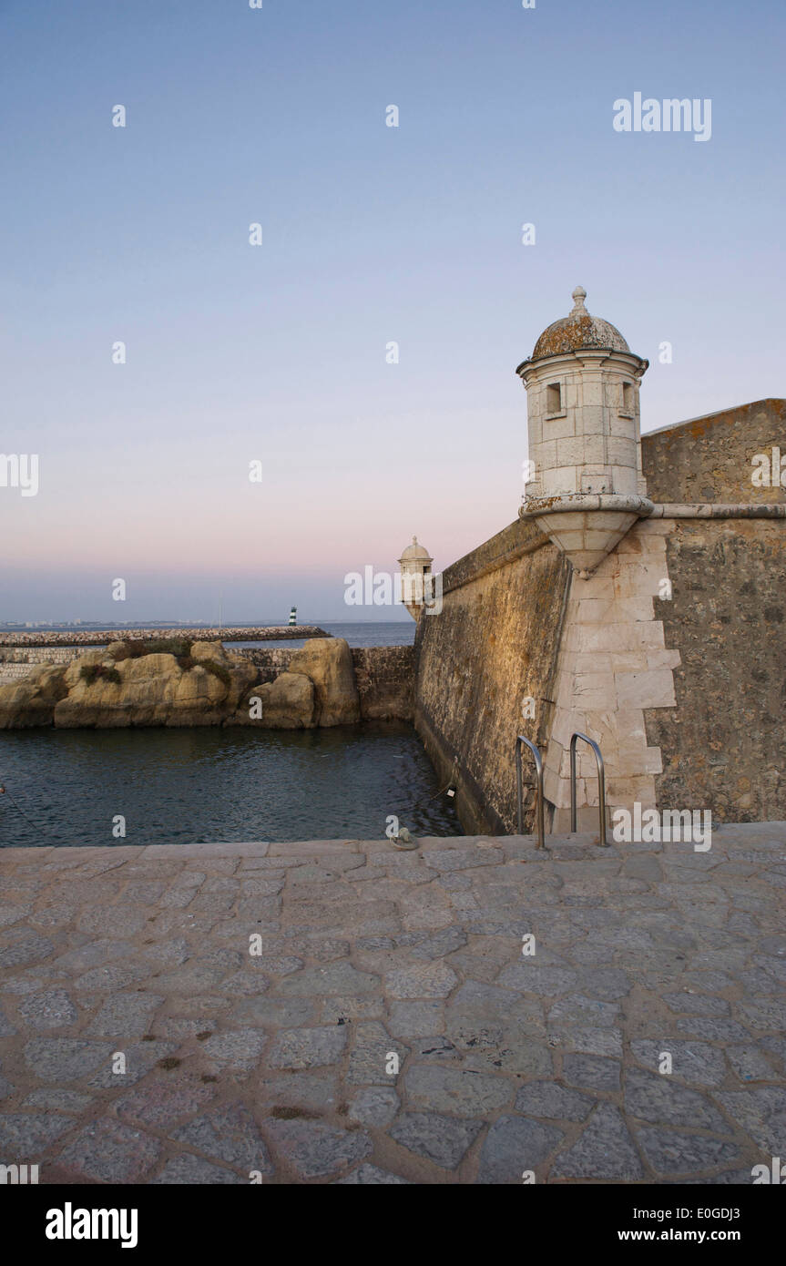 Fortezza del porto di Lagos di sera, Lagos, Algarve, Portogallo, Europa Foto Stock