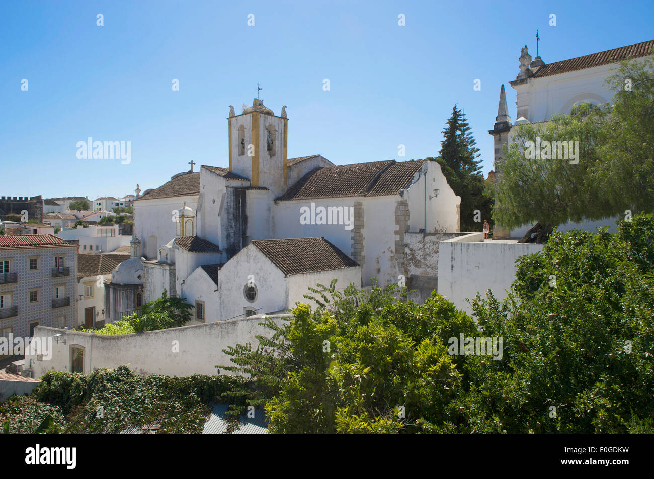 Due delle 26 chiese, Tavira, Chiese su una collina accanto alla fortezza, Algarve, Portogallo, Europa Foto Stock