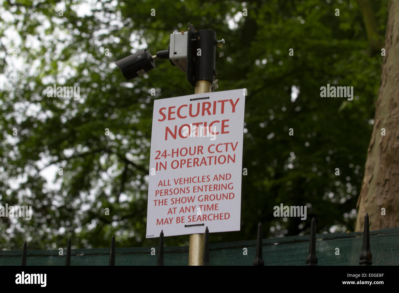 Londra REGNO UNITO. 13 maggio 2014. Un segno di protezione sul perimetro del Royal Hospital Chelsea come ottiene i preparativi in corso per l'annuale RHS 2014 Chelsea flower show Foto Stock