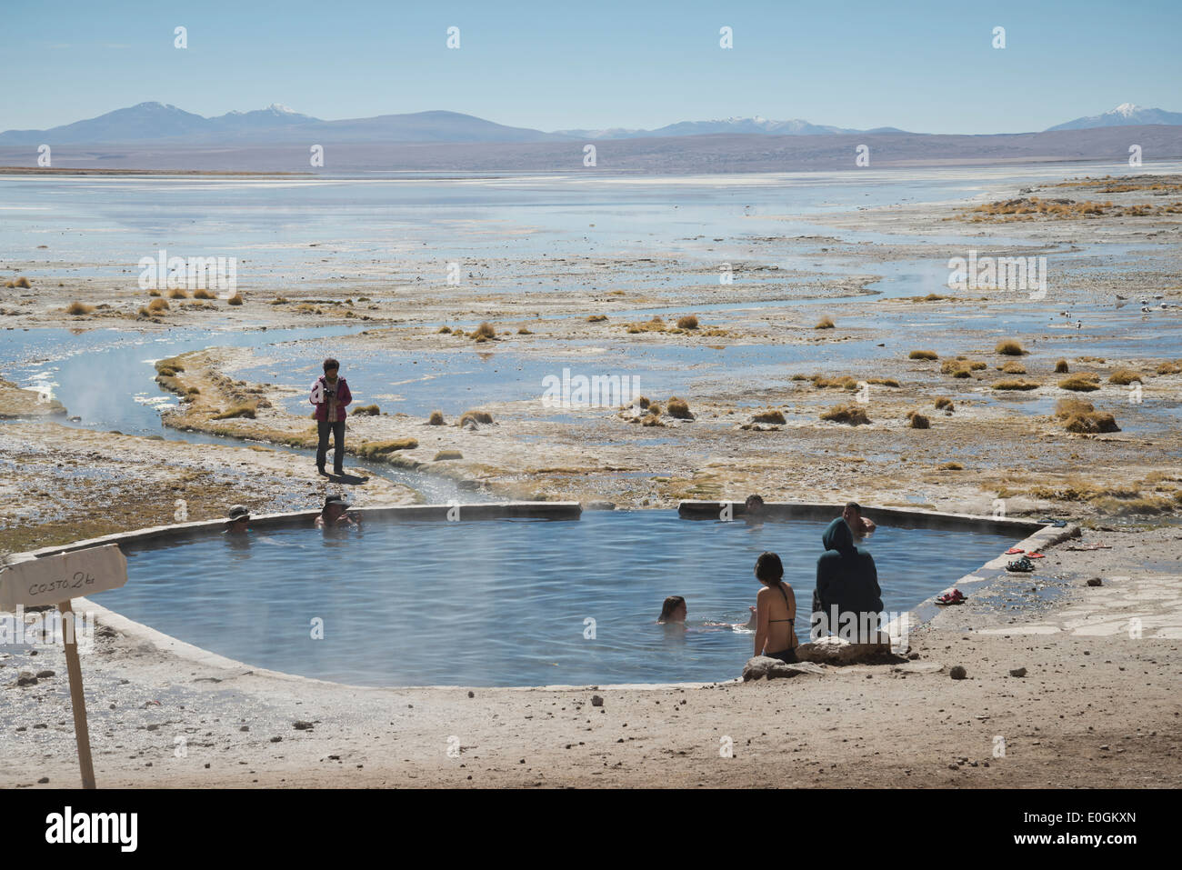 Bagno termale a Thermas de Polques hot springs, Eduardo Avaroa riserva nazionale, sud della Bolivia. Foto Stock