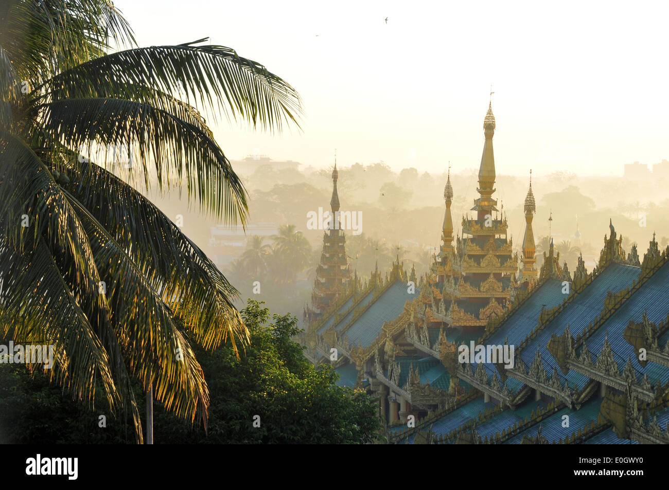 Vista dalla Shwedagon pagoda Yangon, MYANMAR Birmania, Asia Foto Stock