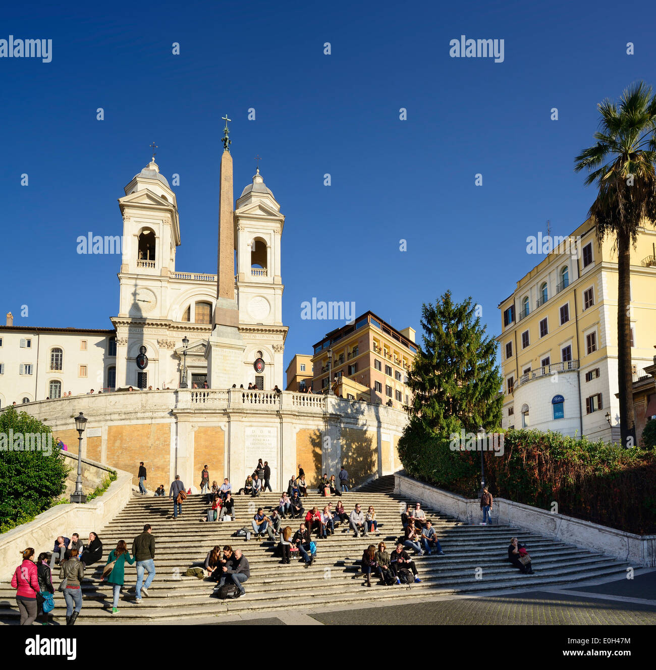 Scalinata di piazza di Spagna e la scalinata della Trinita dei Monti, con la chiesa della Santissima Trinit dei Monti, Sito Patrimonio Mondiale dell'UNESCO Roma, Rom Foto Stock