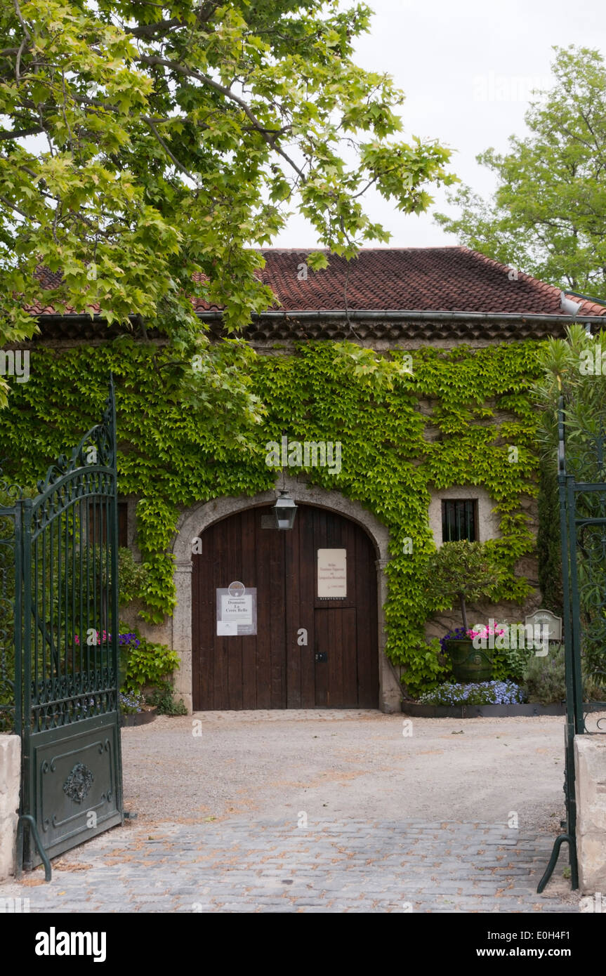 I locali di Domaine La Croix belle, i produttori di vino, nel Languedoc villaggio di Puissalicon, sud della Francia. Foto Stock