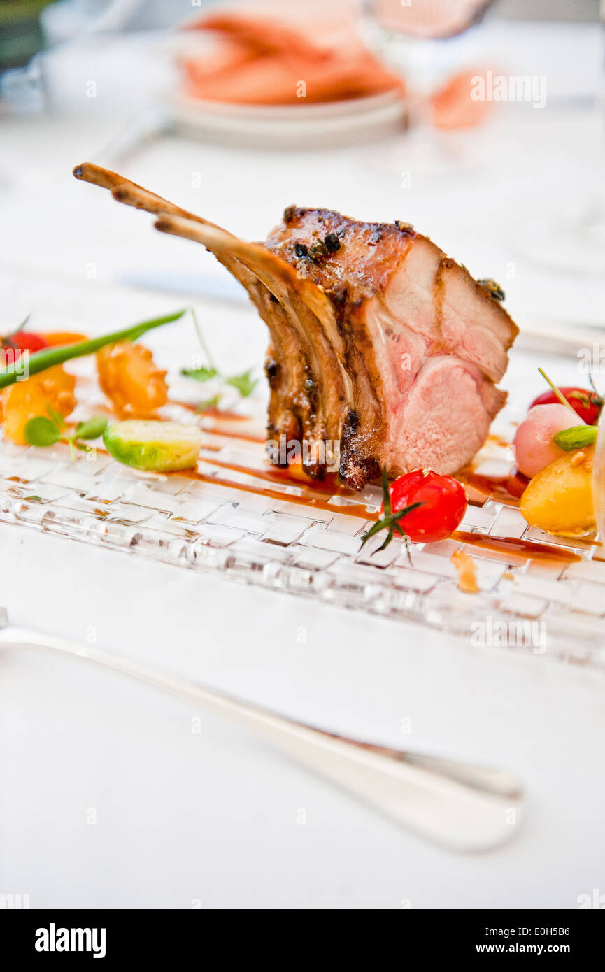 Costolette di agnello con verdure arrosto, Hotel Castagnola, Lago di Lugano Lugano, Ticino, Svizzera Foto Stock