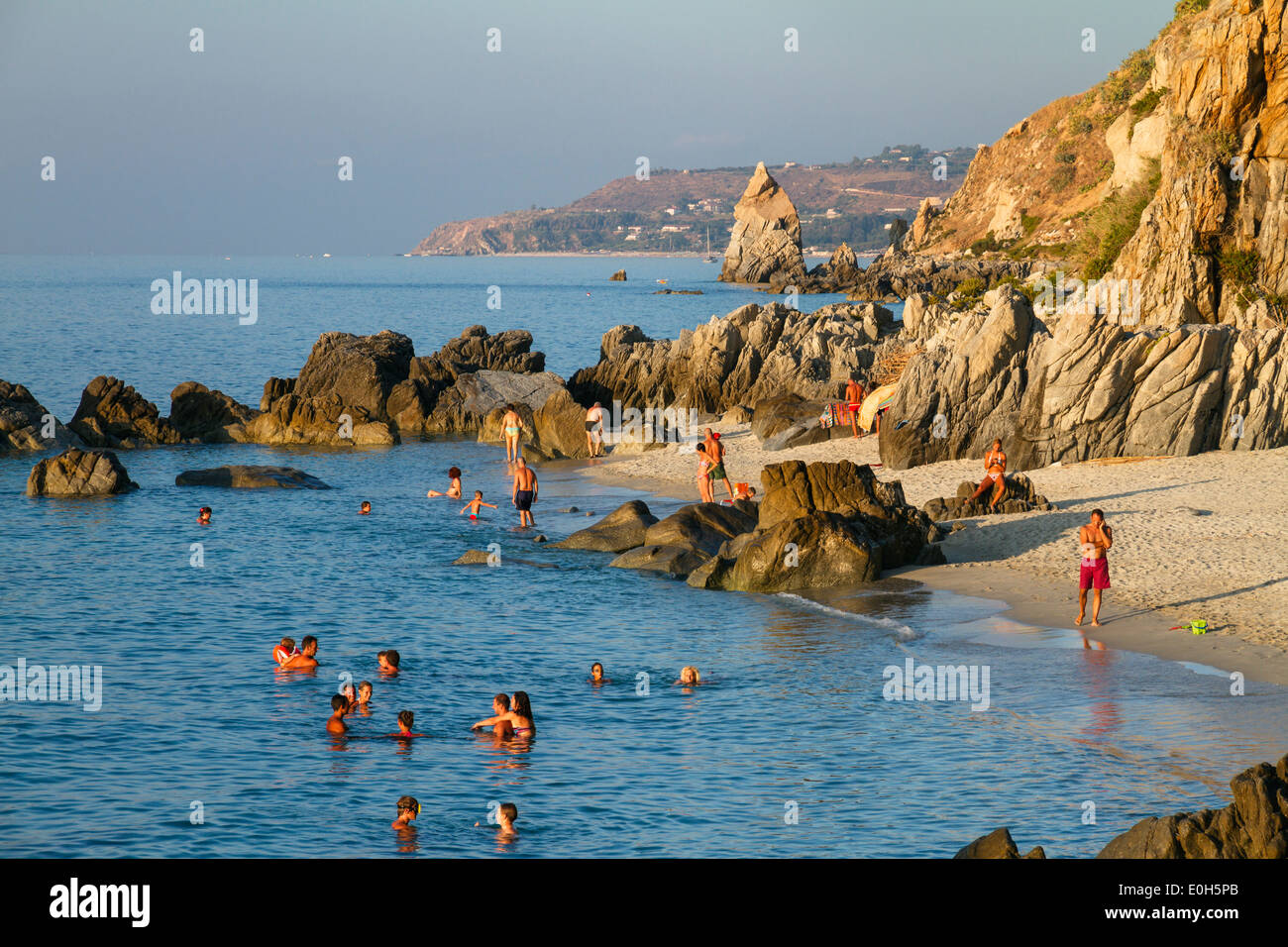 Spiaggia Pizutto vicino a Tropea, Mar Tirreno, Calabria, Mediterraneo, Italia Meridionale, Europa Foto Stock