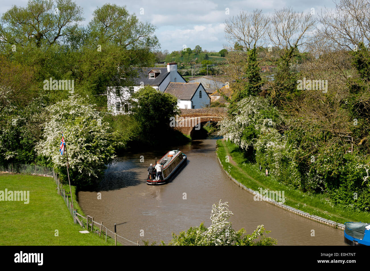 Un narrowboat sul Grand Union Canal a Banbury Lane ponte in prossimità di Cresent, Northamptonshire, England, Regno Unito Foto Stock