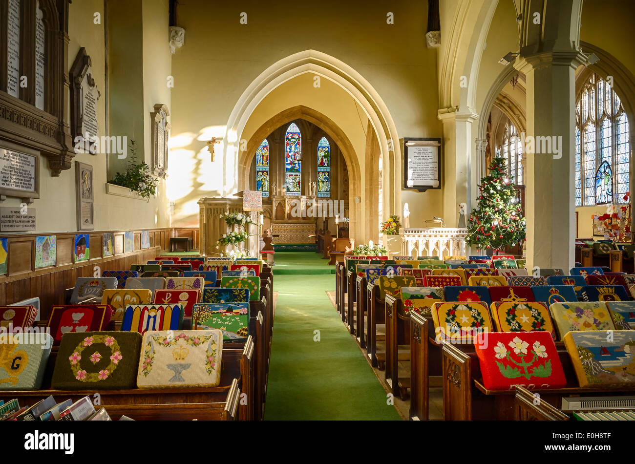 Interno della chiesa di St Nicholas in Bromham Chippenham WILTSHIRE REGNO UNITO Foto Stock