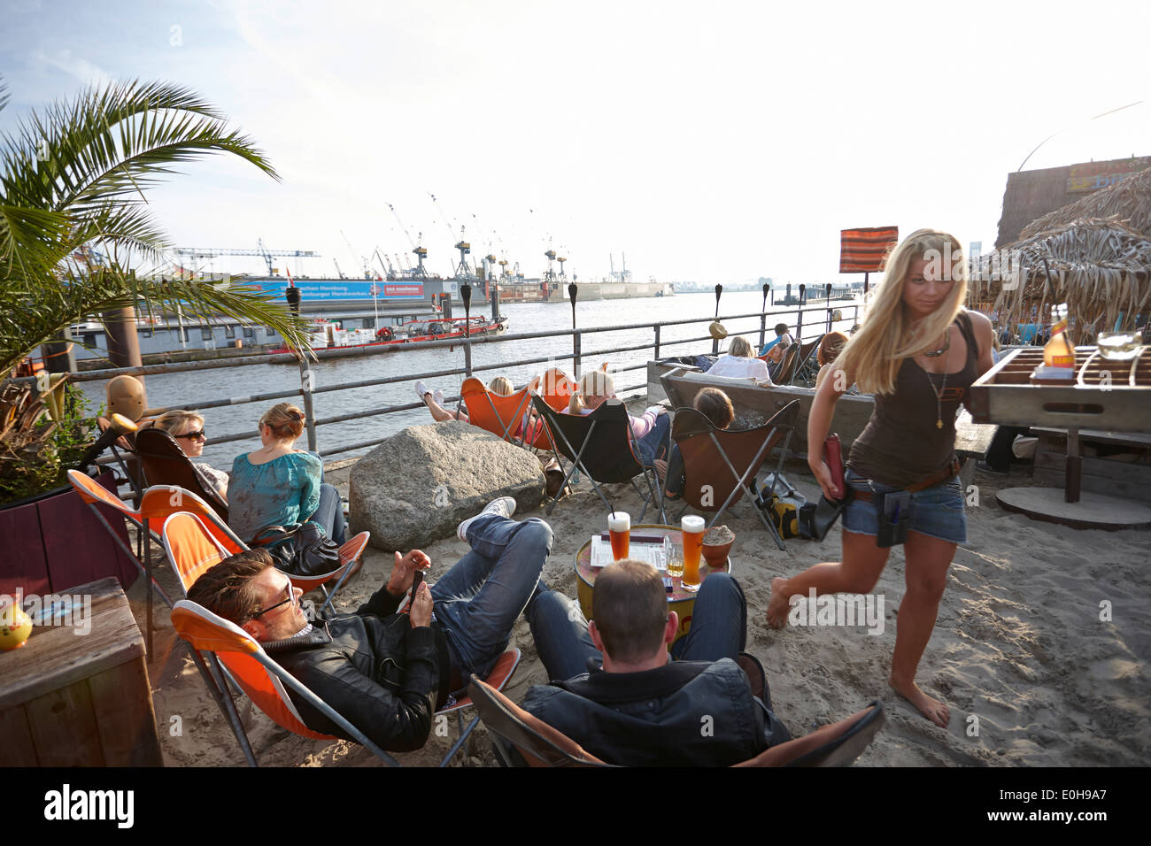 Il Beach bar Strand Pauli, Hafenstrasse, dal porto di Amburgo, Germania Foto Stock