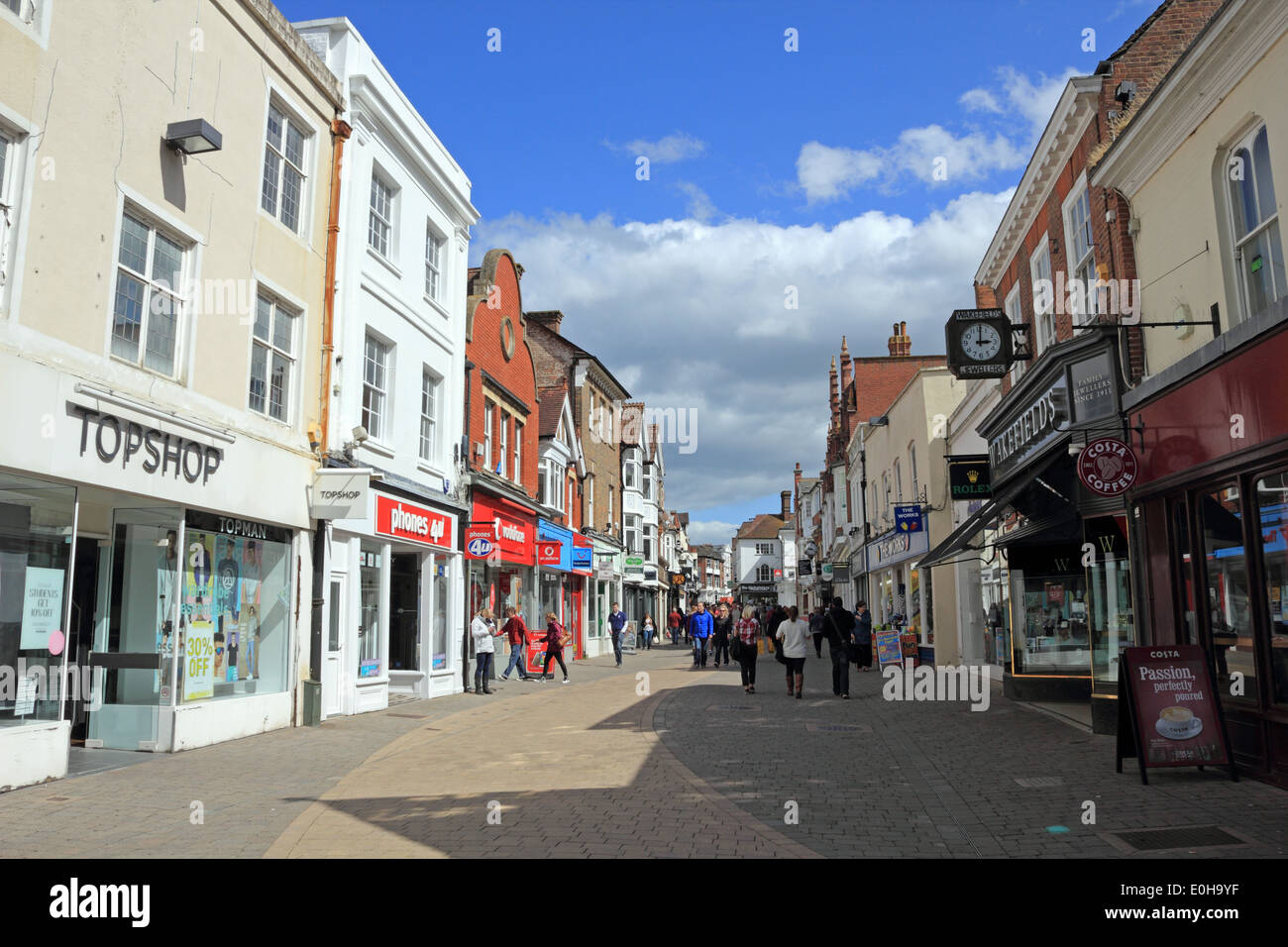 La zona pedonale dello shopping e del West Street, Horsham West Sussex, in Inghilterra, Regno Unito. Foto Stock