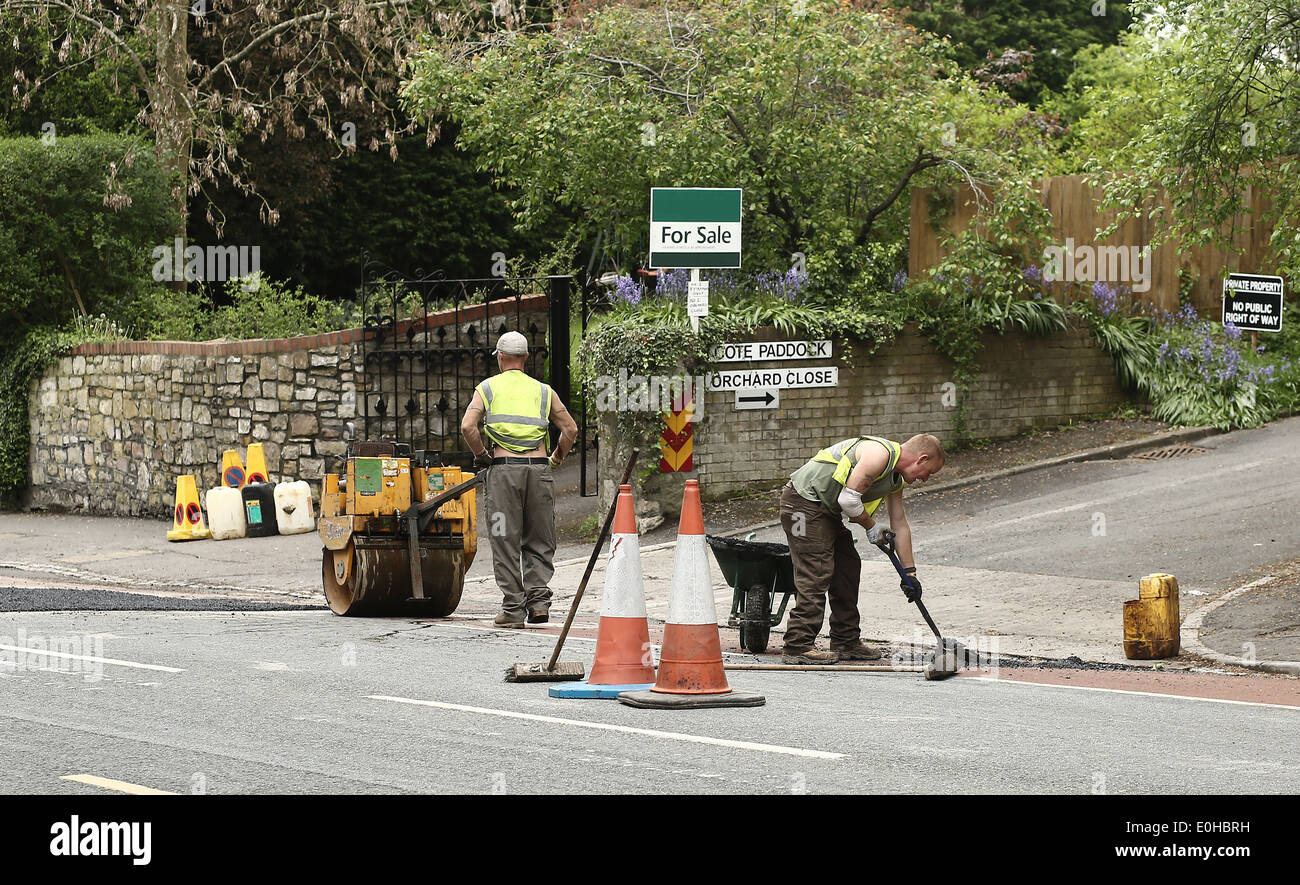 Autostrada equipaggio di riparazione sul posto di lavoro a Bristol, Inghilterra, Regno Unito Foto Stock