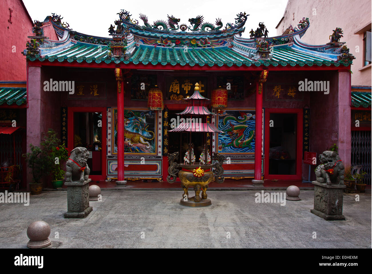 Un tempio buddista situato in China Town nella città di Kuching - SARAWAK, BORNEO, MALAYSIA Foto Stock