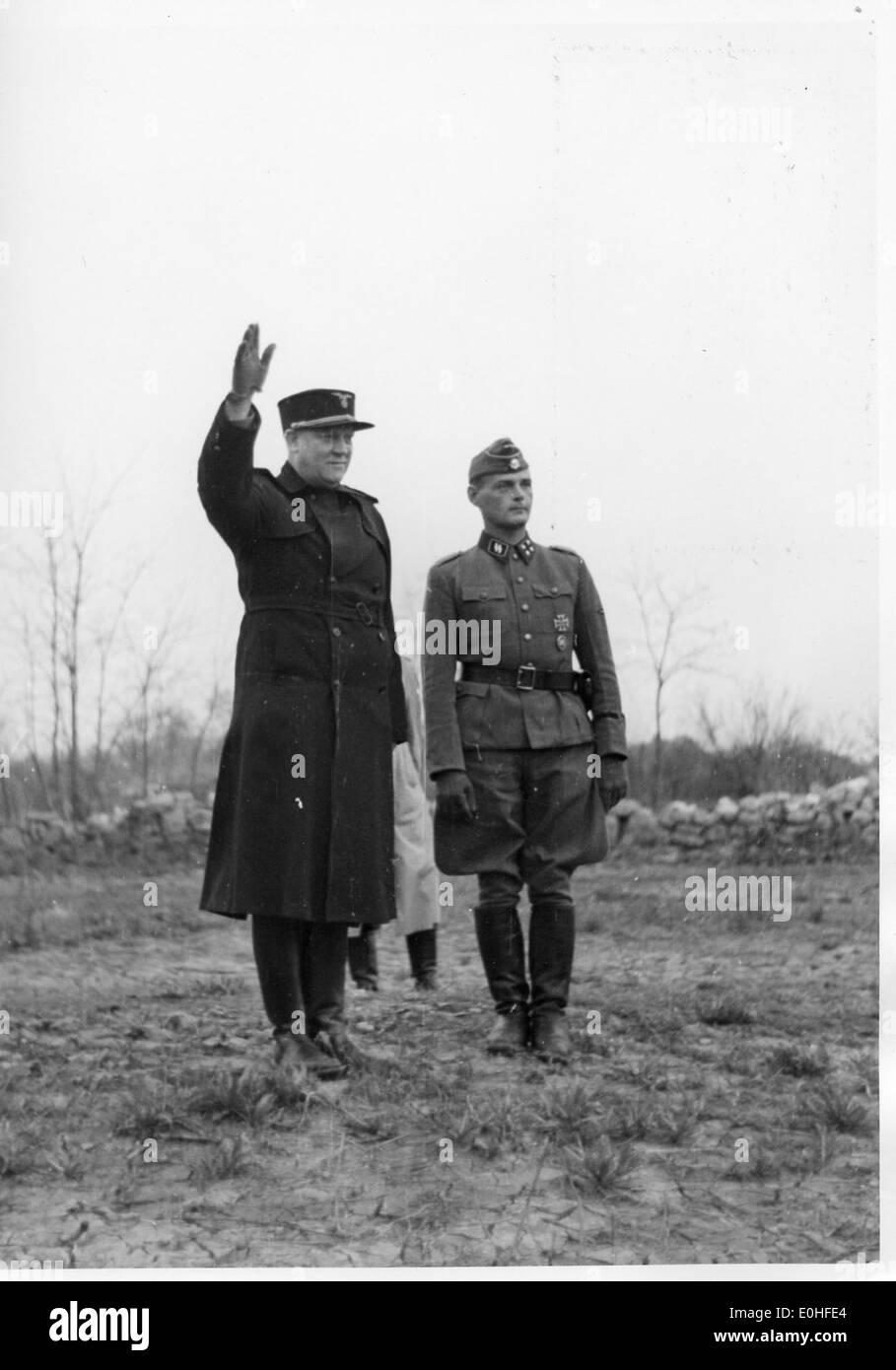 Una fotografia di Vidkun Quisling con volontari norvegesi sul fronte orientale durante la seconda guerra mondiale, che riflette il suo coinvolgimento nella collaborazione nazista. Foto Stock