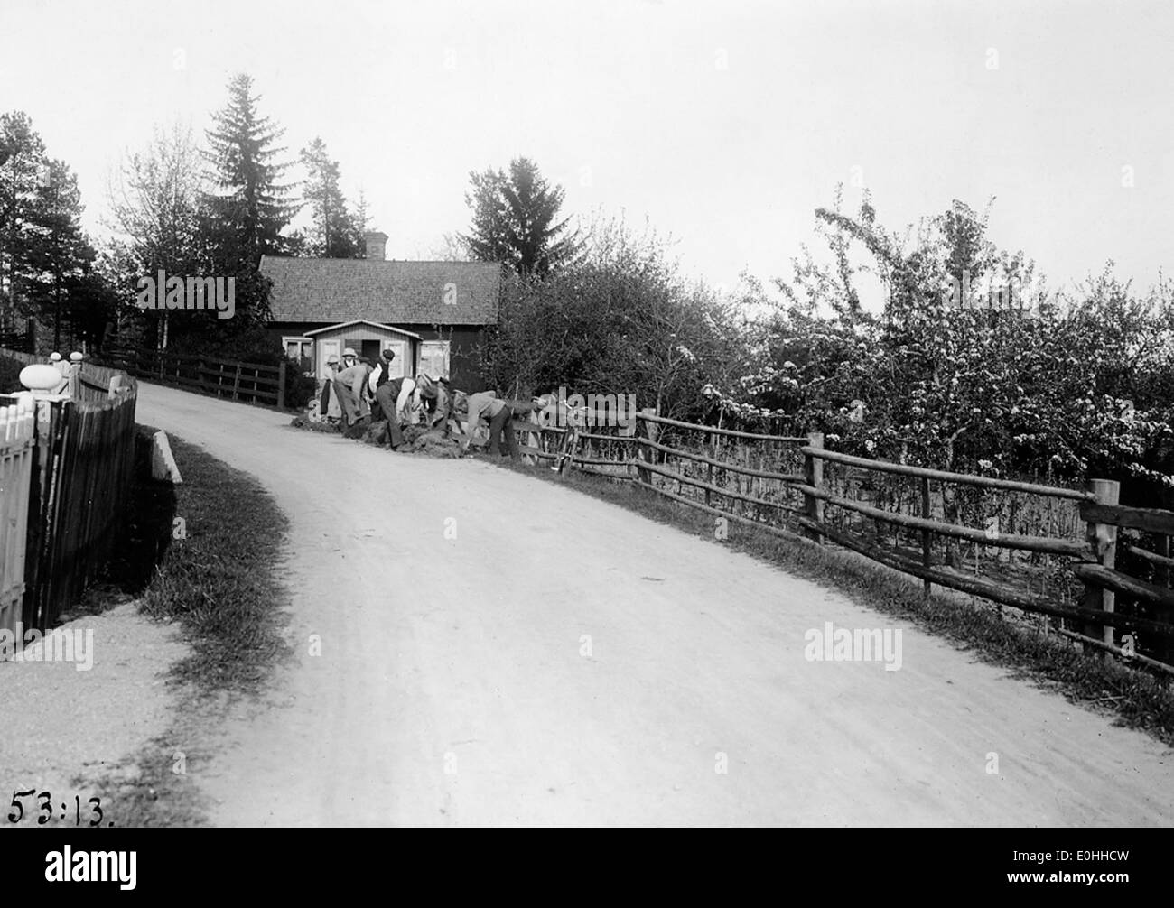 Uno scavo archeologico di un insediamento dell'età della pietra a Tibble, Björklinge, Svezia. Lo studio rivela antiche attività umane, manufatti e strutture abitative del periodo preistorico. Foto Stock