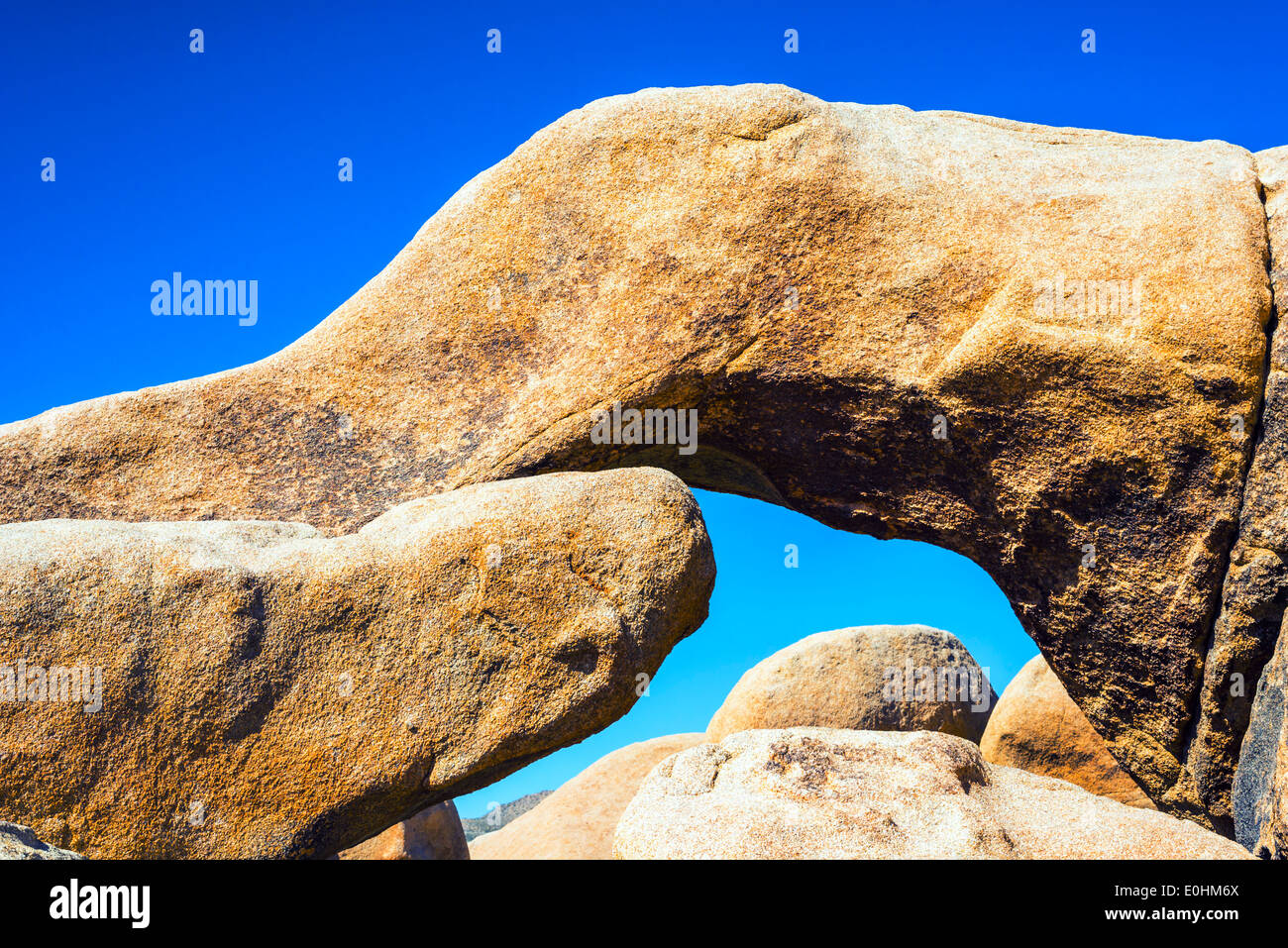 Arch Rock. Roccia granitica formazione. Joshua Tree National Park, California, Stati Uniti Foto Stock