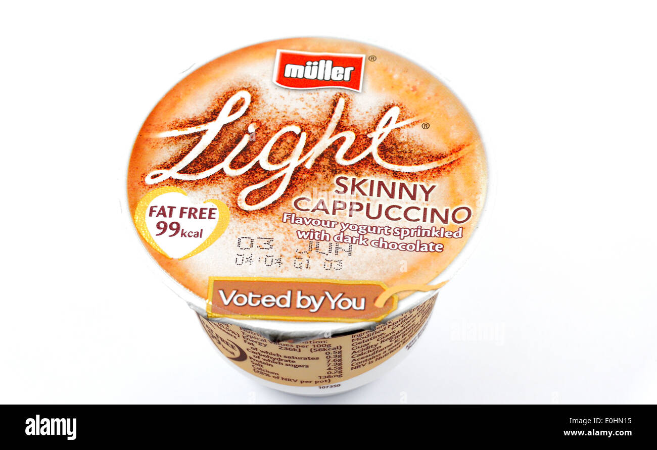 Luce di Muller skinny cappuccino gusto yogurt pot Foto Stock