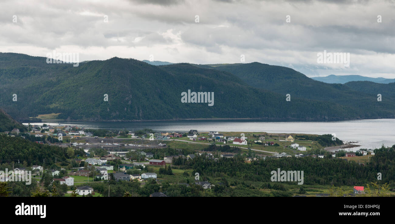 Città lungo la costa, Bonne Bay, Norris punto, Parco Nazionale Gros Morne, Terranova e Labrador, Canada Foto Stock