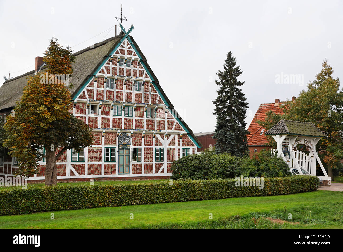 Germania, Bassa Sassonia, tipica casa colonica, Deutschland, Niedersachsen, nahe Amburgo, Altes Land, typisches Farmhaus Foto Stock