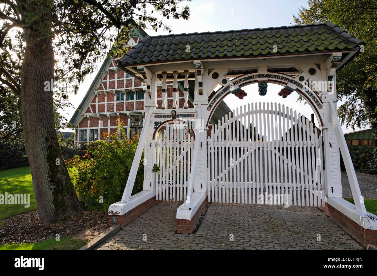 Germania, Bassa Sassonia, tipica casa colonica, Deutschland, Niedersachsen, nahe Amburgo, Altes Land, typisches Farmhaus Foto Stock