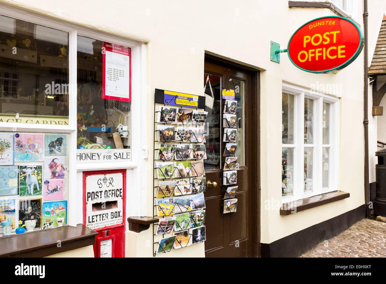 Il post office nel villaggio di Dunster, Devon, Inghilterra Foto Stock
