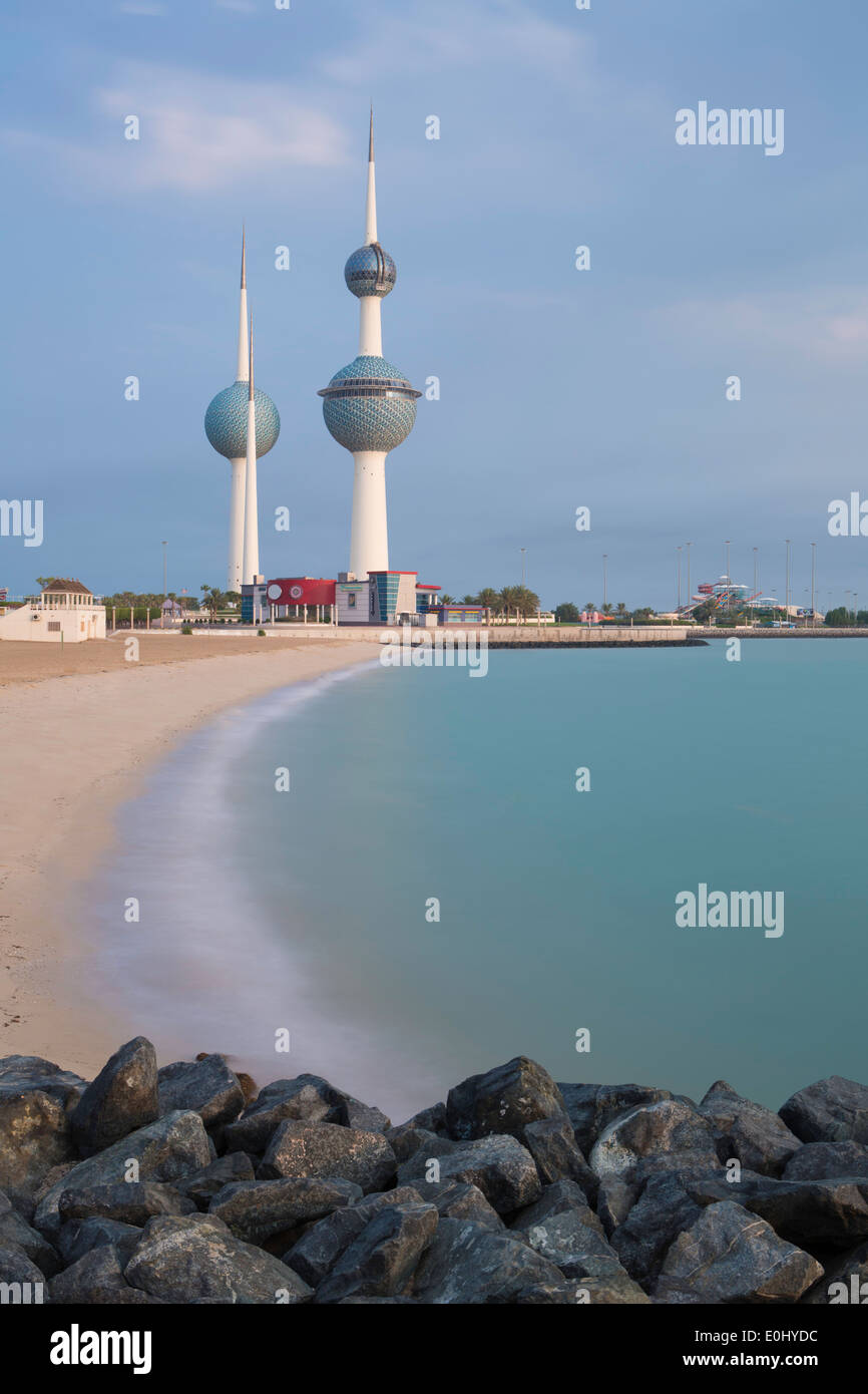 Il Kuwait Towers, Golfo Arabico Street, Kuwait City, Kuwait, Golfo Persico, Arabia Foto Stock