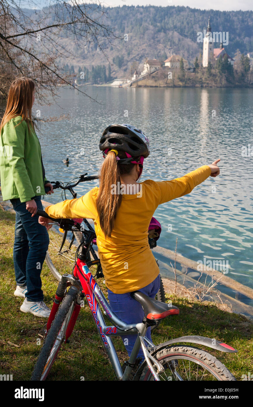 La famiglia sul Lago di Bled. Foto Stock