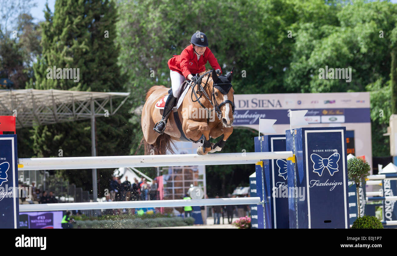 Jane Richard-Phillips de Vuyst della Svizzera in sella Dixon presso la Piazza di Siena Show Jumping a Roma 2013 Foto Stock