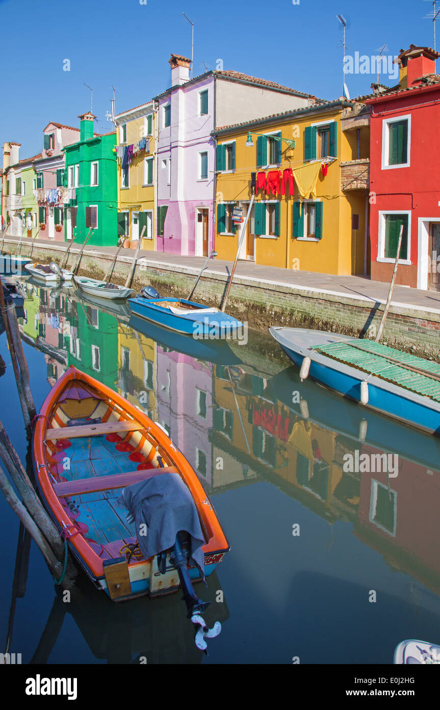 Venezia - case sul canale dall isola di Burano Foto Stock