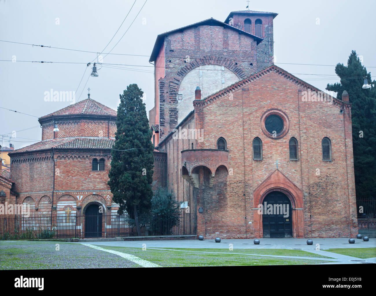 Bologna - Santo Stefano square o Piazza San Stefano in mattina. Foto Stock