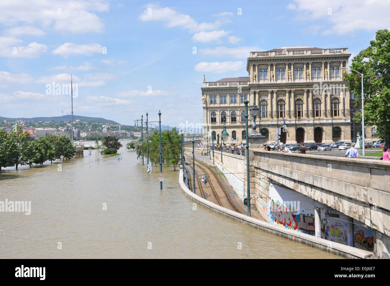 Il Fiume Danubio 2010 inondazioni raggiungere Budapest, Id Antall Jozsef Rkp sottopassaggio allagato. Foto Stock