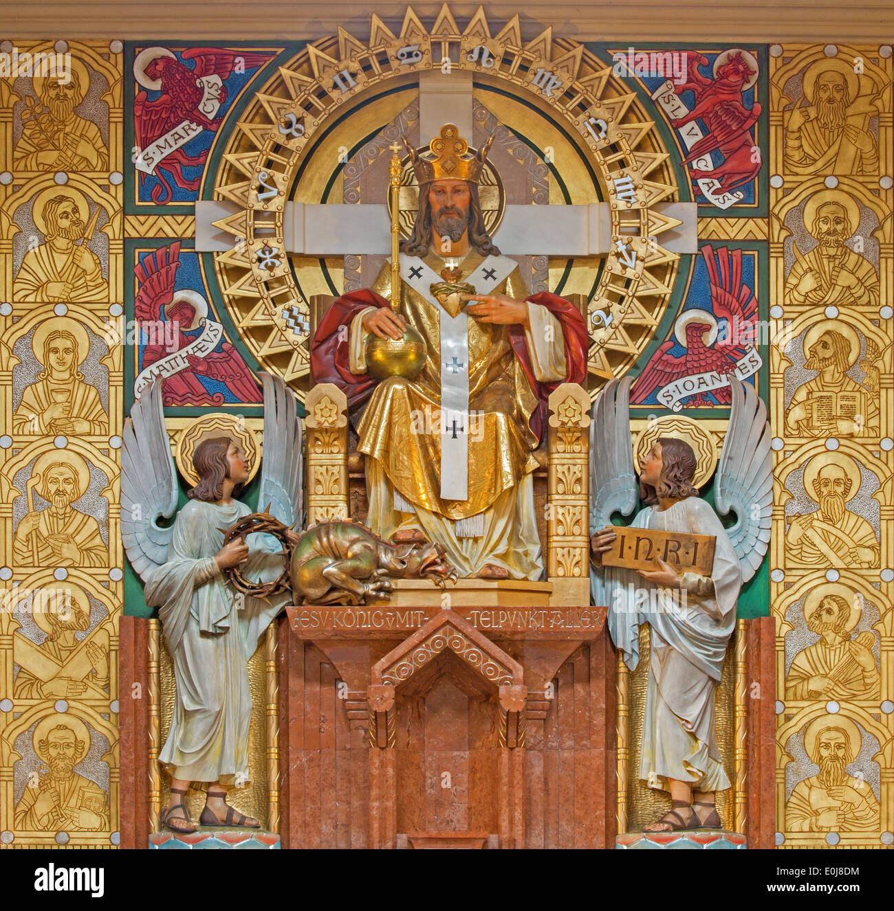 Vienna - Cristo Re della statua di architetto Richard Jordan e artista Ludwig Schadler dall'anno 1933 nella Chiesa carmelitani Foto Stock
