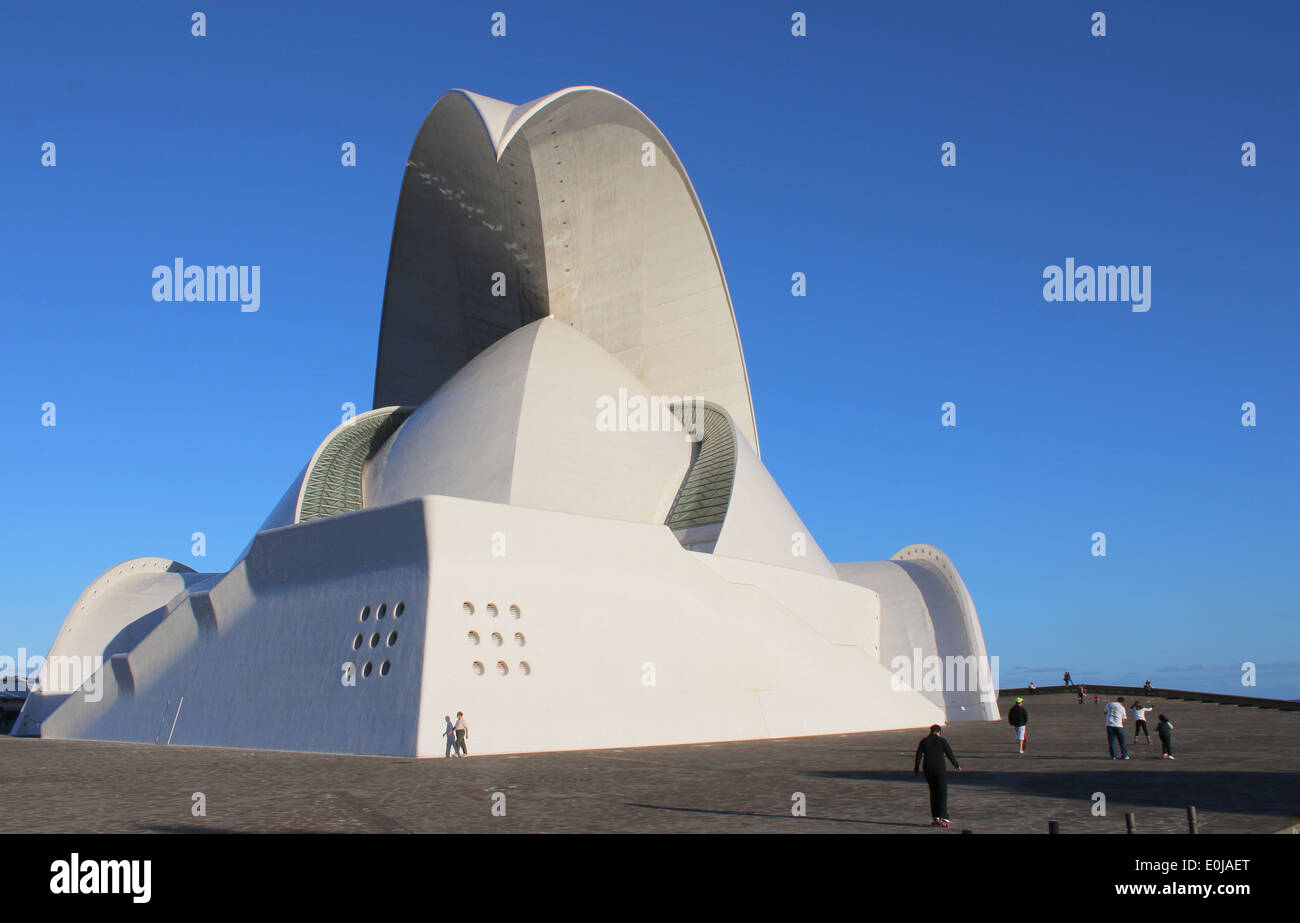 Esterno dell'Auditorio de Tenerife " Adán Martín', a Santa Cruz de Tenerife, progettato dall'architetto Santiago Calatrava Foto Stock