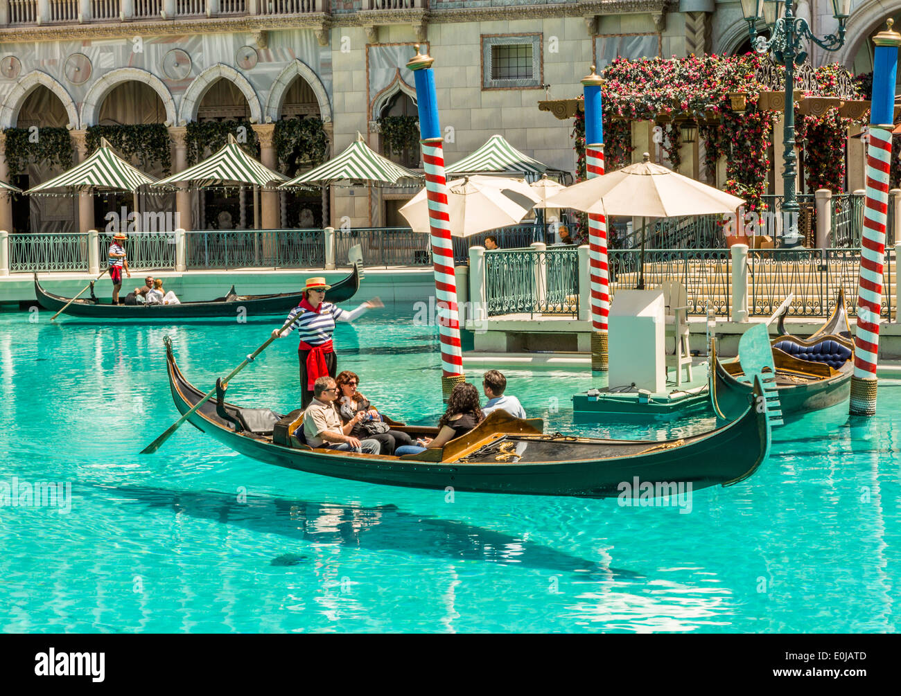 Un giro in gondola al Venetian Resort Hotel con il Palazzo Ducale sullo sfondo, Las vegas, Nevada, USA Foto Stock