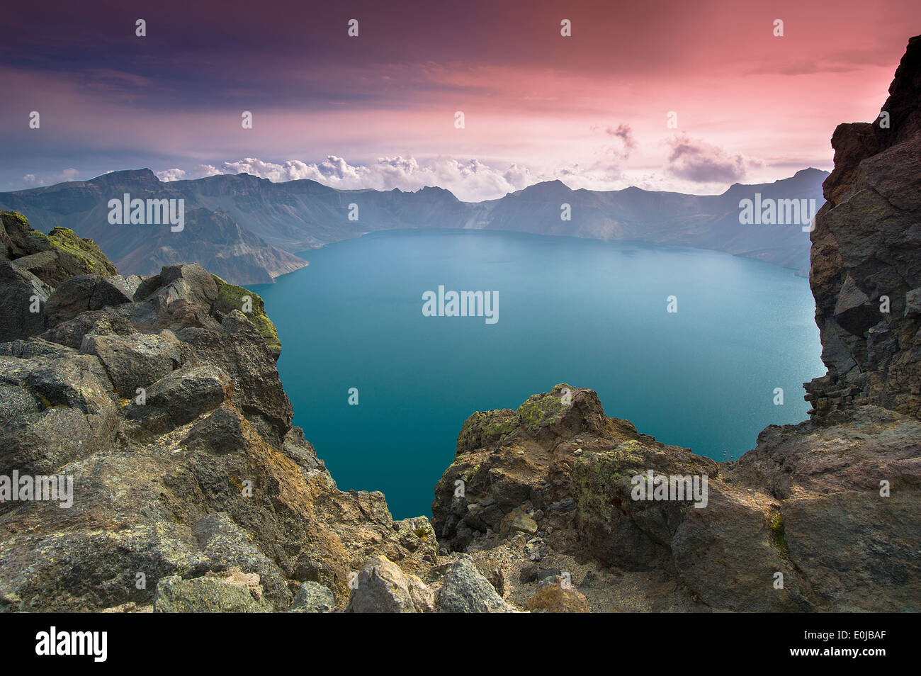 Tianchi lago sulla vetta del Monte Changbai, Cina Foto Stock