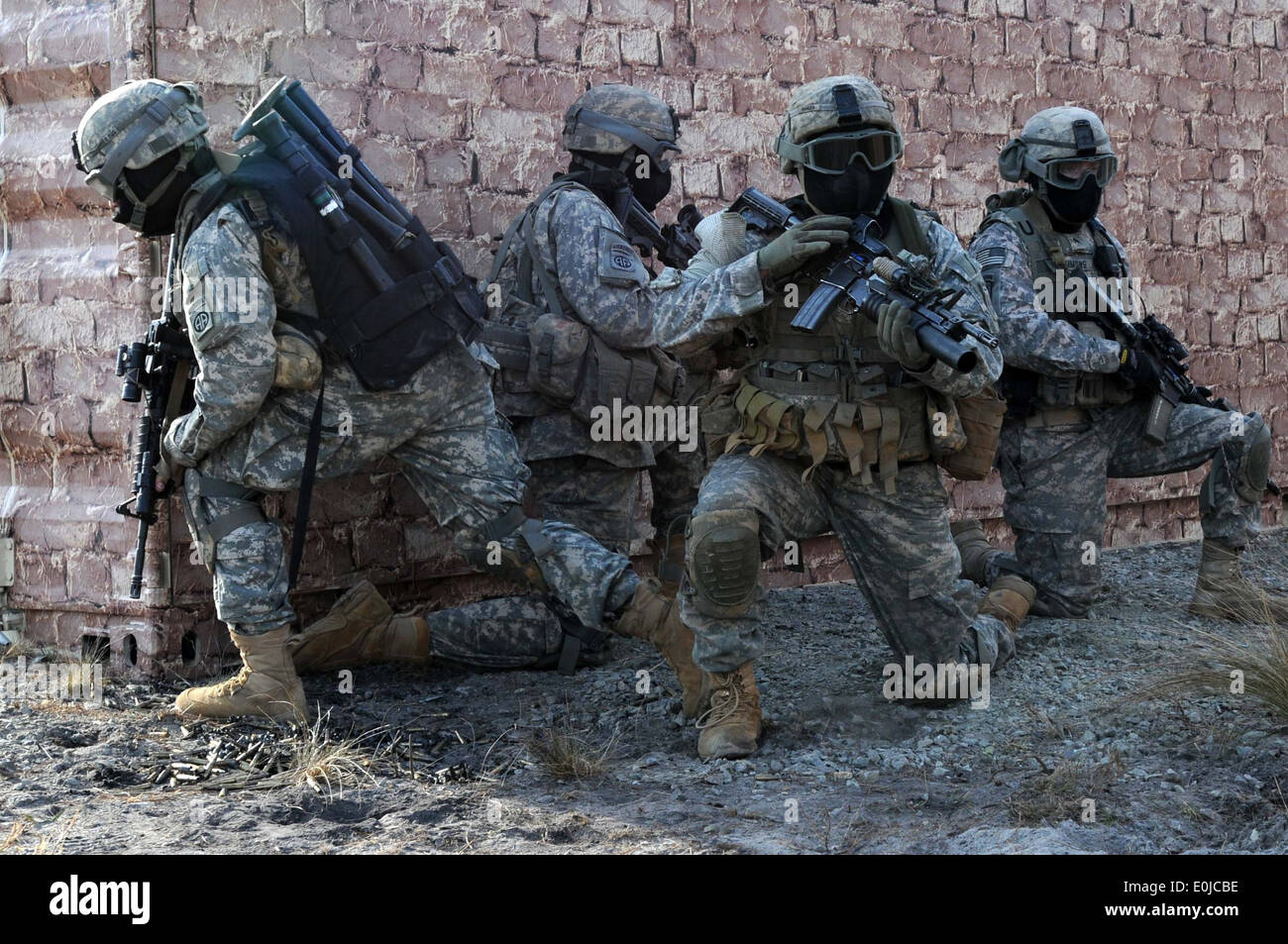 I paracadutisti con B. Co, 1° Battaglione, 325Airborne Reggimento di Fanteria, 2° Brigata Team di combattimento, ottantaduesima Airborne Division, tirare Foto Stock