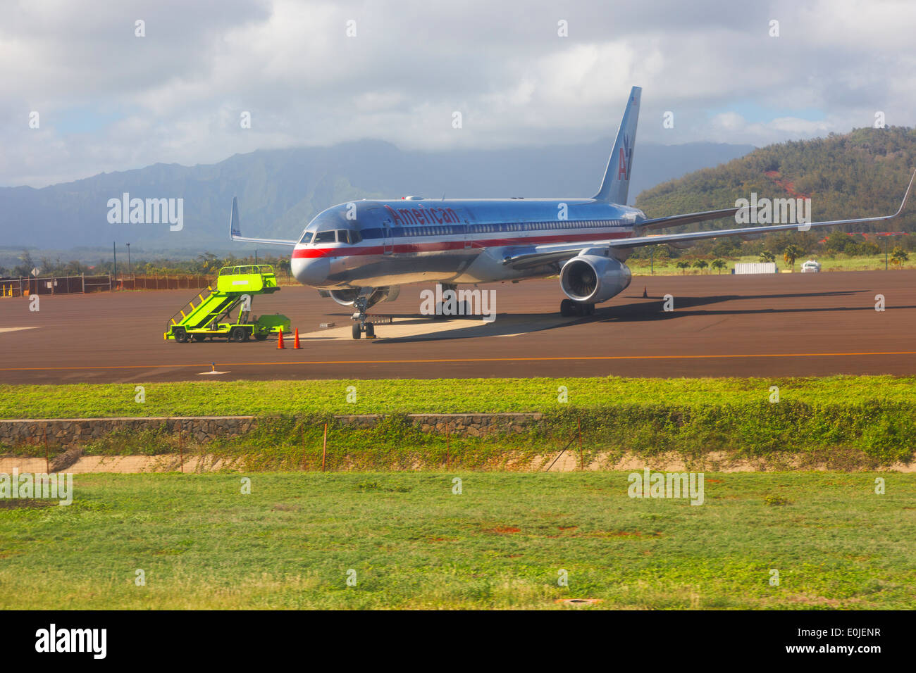 Compagnia aerea americana sull'asfalto Aeroporto Lihue, Kauai, Hawaii Foto Stock