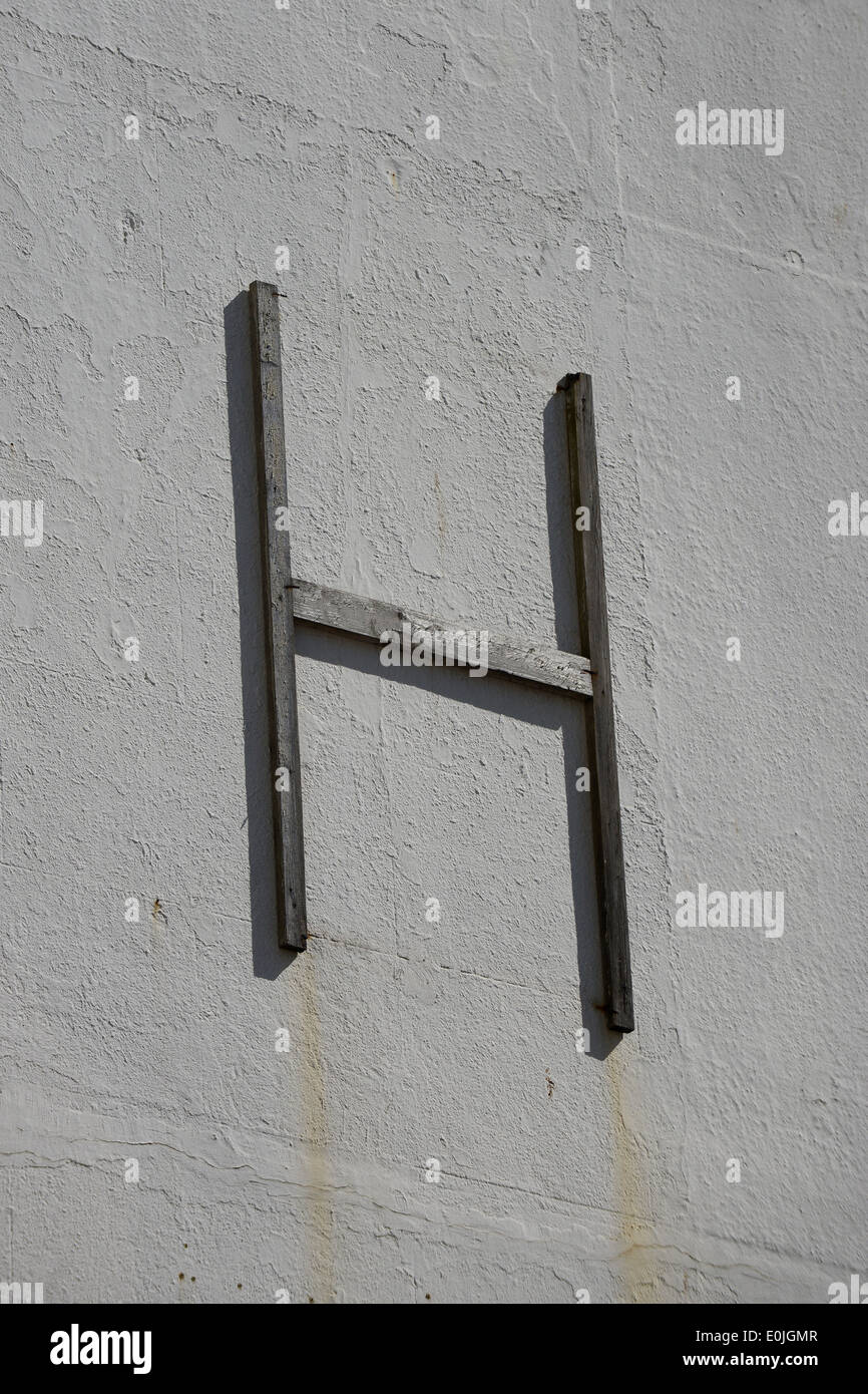 Un gigante H sul lato di un edificio in Brighton, East Sussex, Regno Unito. Foto Stock