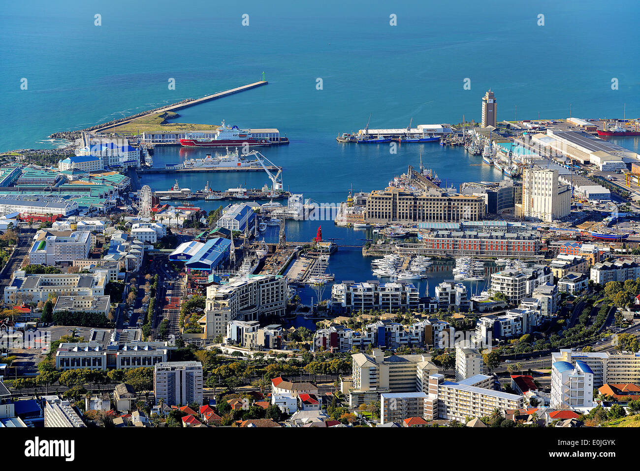 Victoria und Alfred Waterfront, touristisches Zentrum von Kapstadt, gesehen vom Signal Hill, Kapstadt, West Kap, Western Cape, S Foto Stock