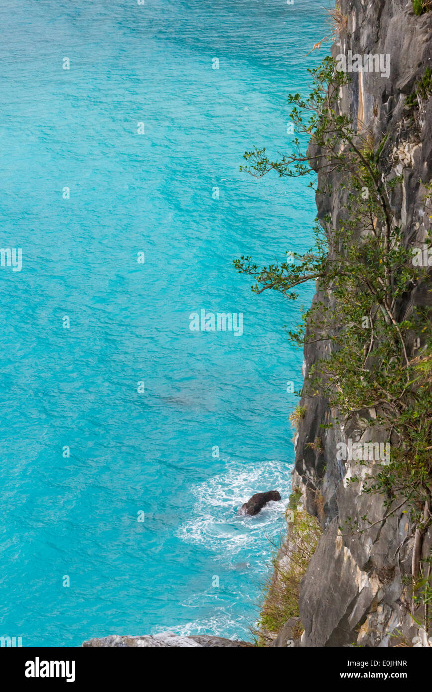 Cliff lungo la costa est, Taiwan Foto Stock