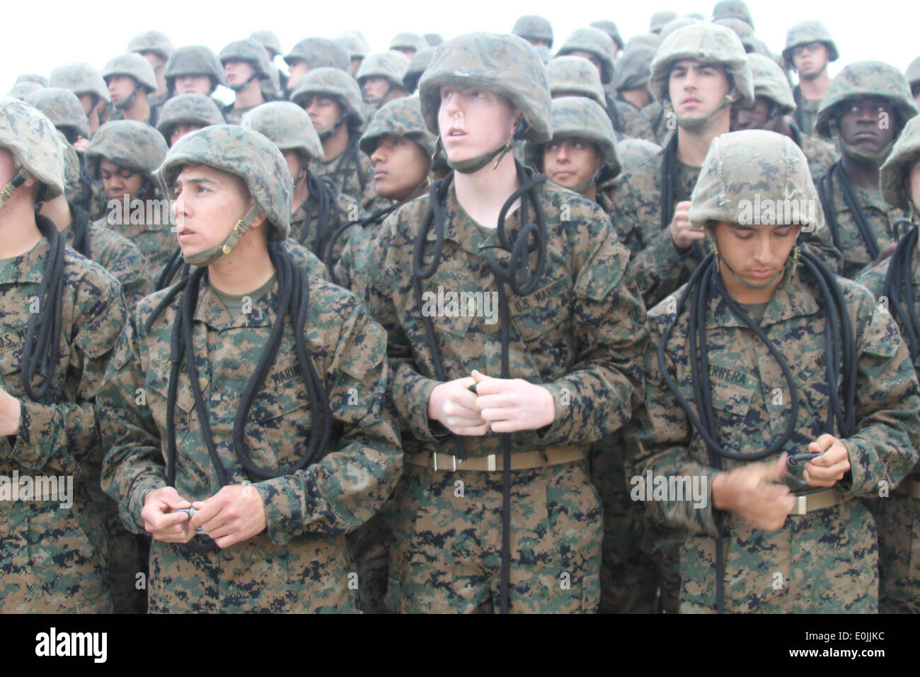 Reclute da società C, 2a reclutare battaglione di formazione, ascoltare e applicare quello che è il loro istruttore dice loro di fare con loro gea Foto Stock