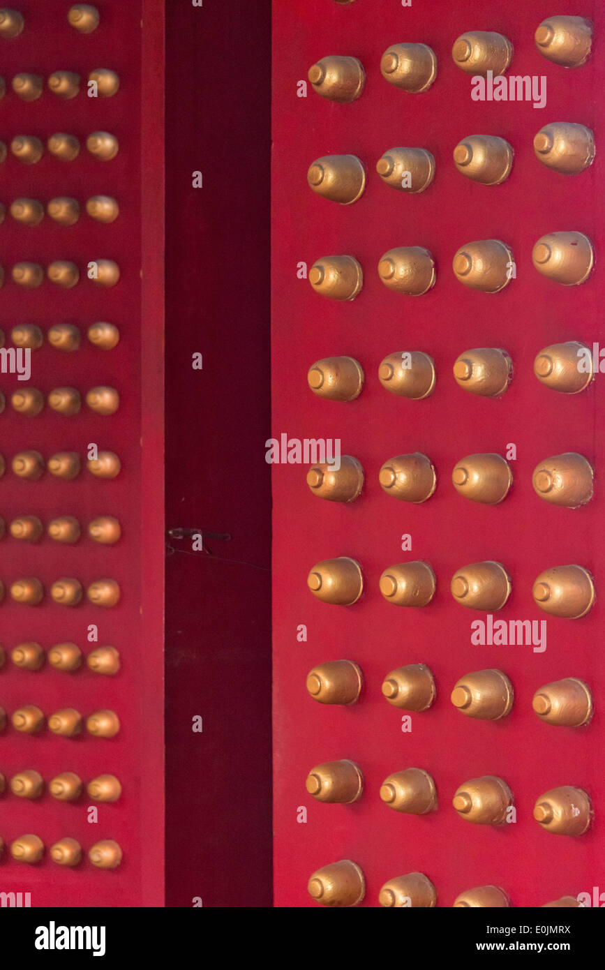 Porta Rossa in Guan Di tempio, Hsinchu, Taiwan Foto Stock