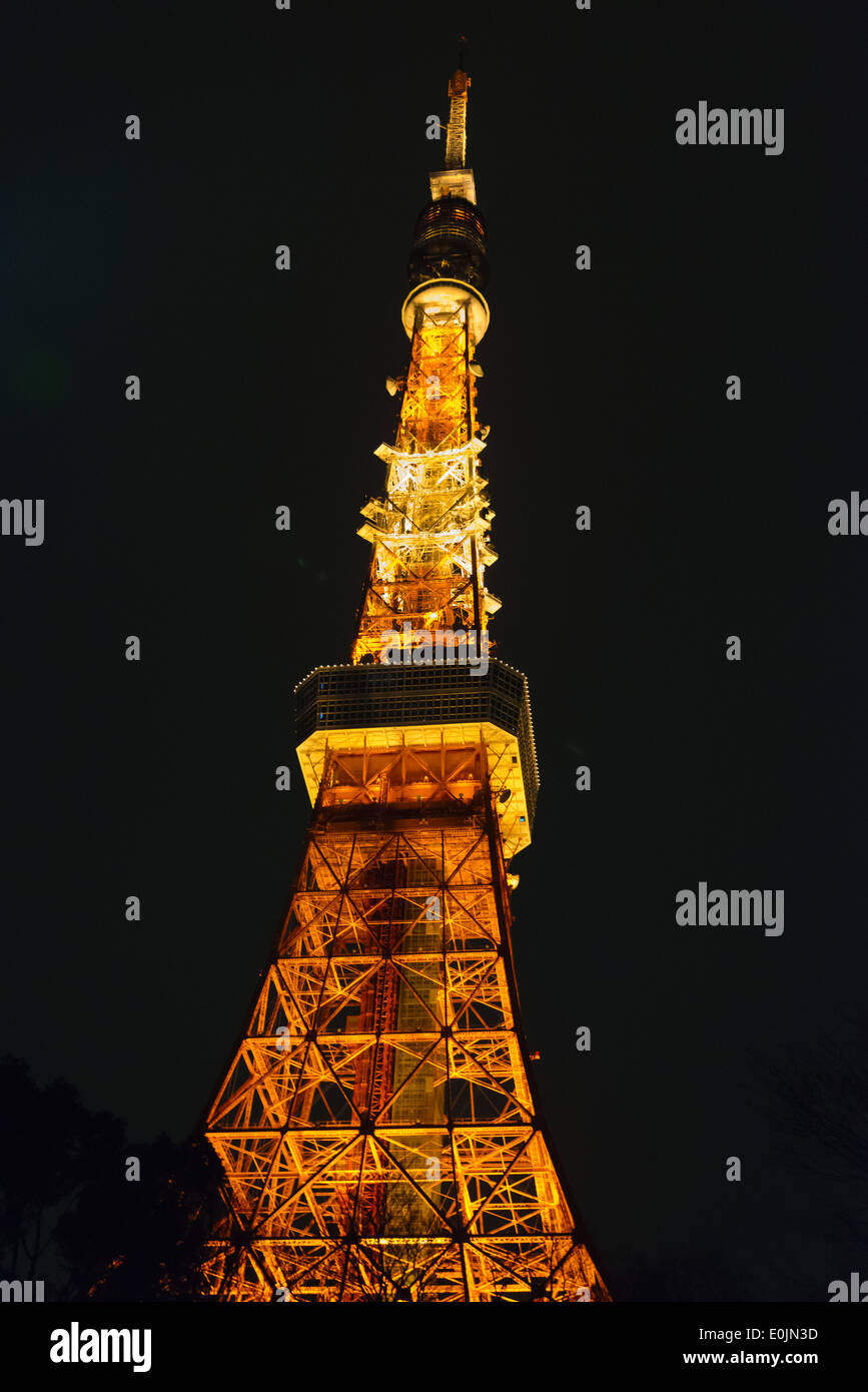 Vista notturna della Tokyo Tower, Tokyo, Giappone Foto Stock