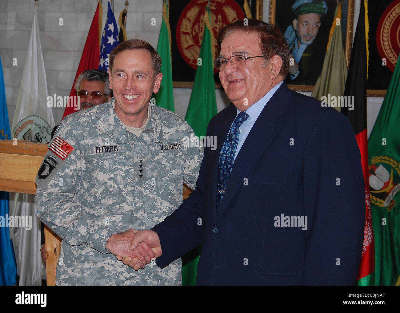 081105-N-7427G-001, Kabul, Afghanistan (nov. 05, 2008) Il generale David Petraeus, comandante generale per gli Stati Uniti Centro di comando sh Foto Stock